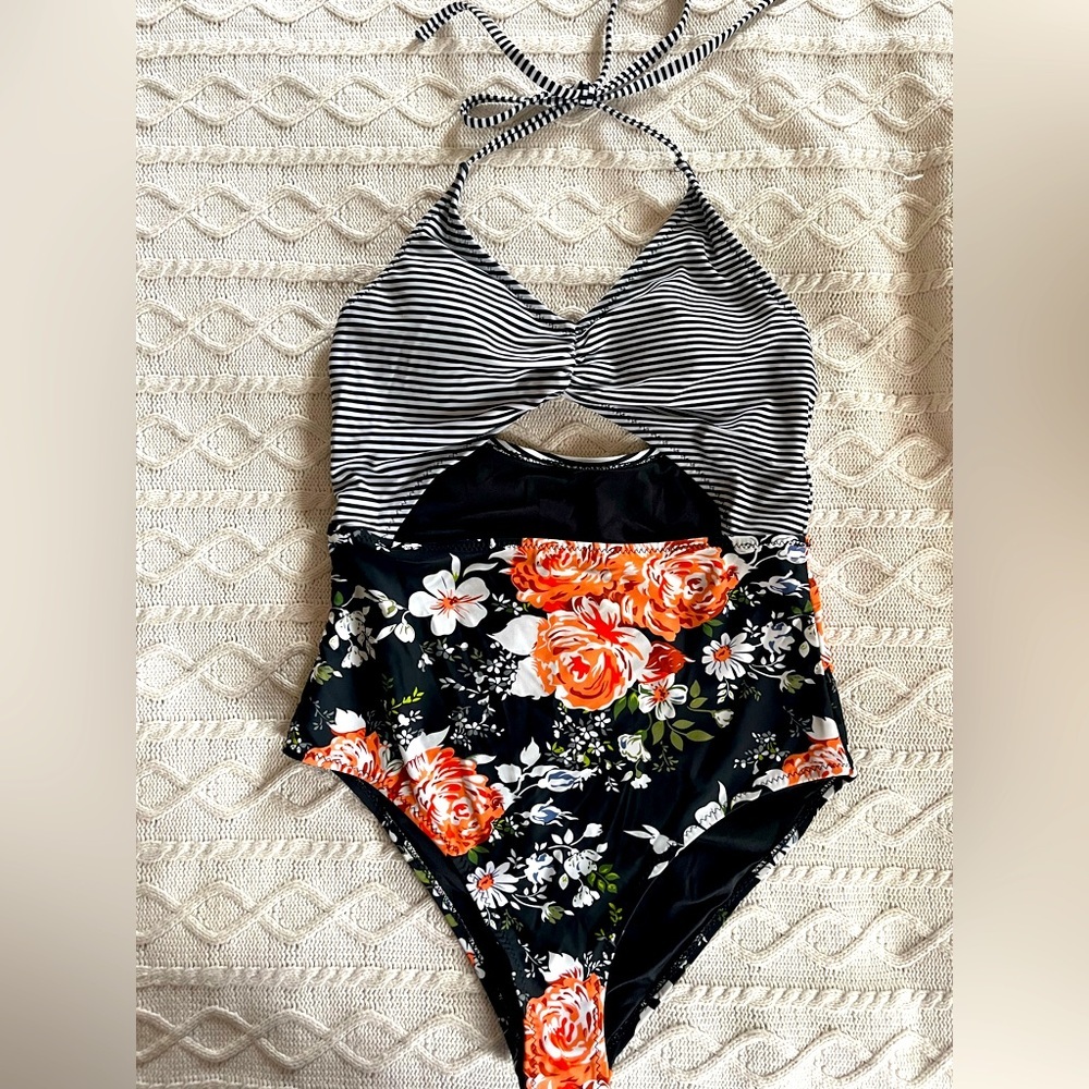 Cupshe Black & White Striped Floral One Piece Swimsuit Women’s Size Medium